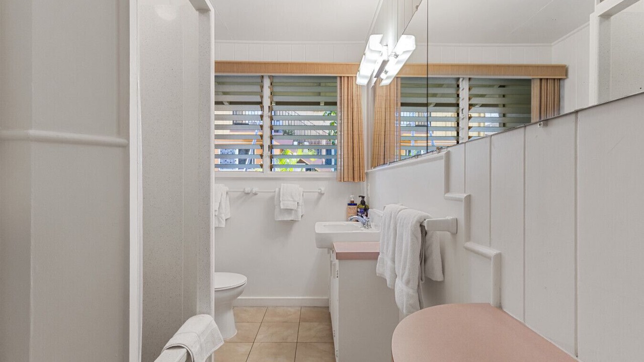 Photo of Bathroom in Diamond Head - Kapahulu - St. Louis