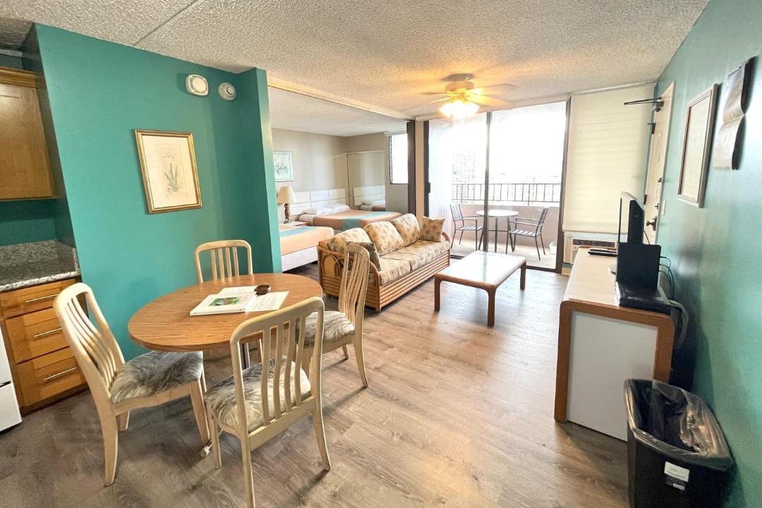 Photo of Livingroom in Waikiki